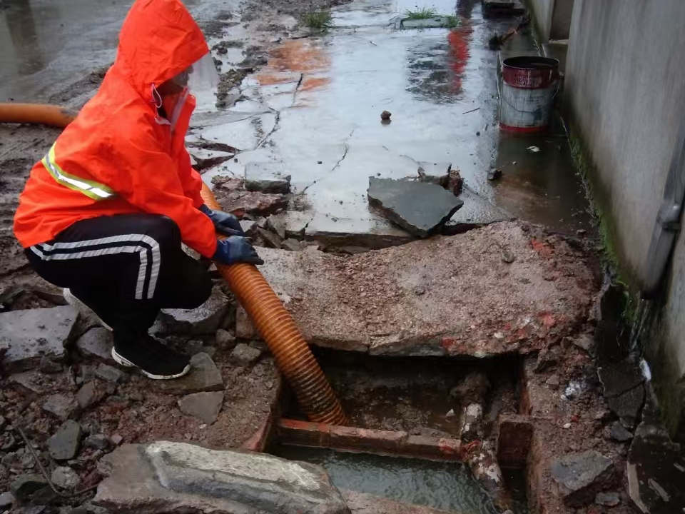 重庆专业清理污水池 炜誉市政以规范流程守护城市 “肠道”