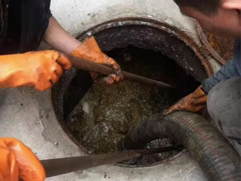 重庆清理化粪池时如何避免沼气的危害?